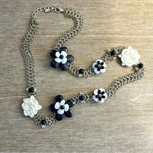 Stunning flower necklace